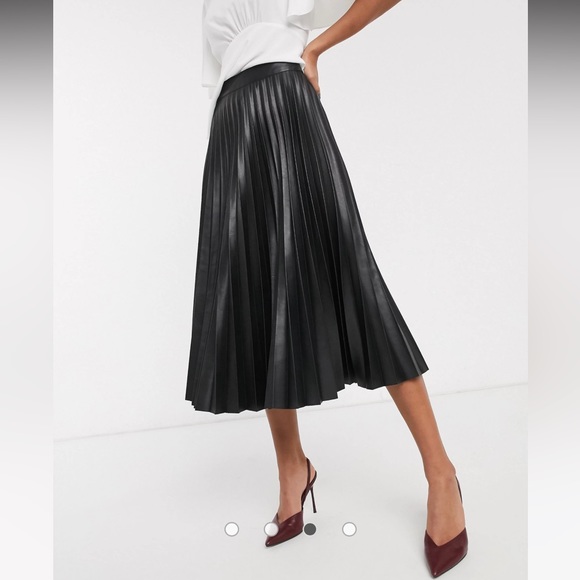 Topshop Dresses & Skirts - Topshop Faux Leather Pleated Skirt